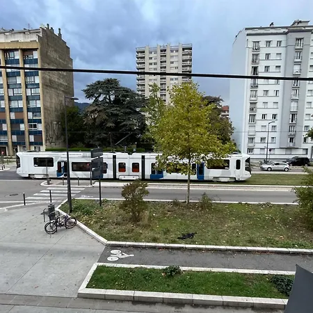 #B7 Le Rochambeau L'Aigle Vallier Liberation Grenoble Extérieur photo